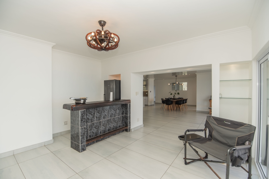 6 Bedroom Property for Sale in Beachview Eastern Cape